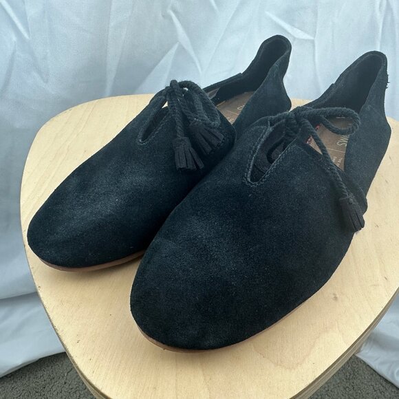 Toms Kelli Black Suede Tassel Flats - Picture 2 of 14